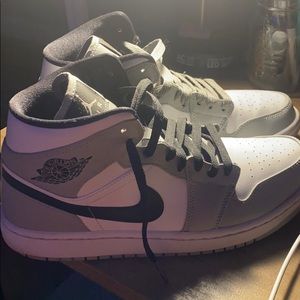 Jordan Mids Light Smoke Grey